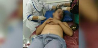 Akhiang Dianiaya Sekelompok Orang KORBAN PENGANIAYAAN. Akhiang mendapatkan perawatan di RS Kharitas Bakti, Selasa (2/5). Warga for RK