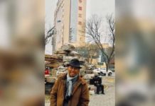 Obat #Stress2019 Ala Shanghai PERTAMA DAN TERBESAR. Dahlan Iskan di depan lokasi yang akan dibangun jadi kota bawah tanah terbesar dan pertama di dunia, di Tiongkok, pekan lalu. Admin disway.id for Rakyat Kalbar