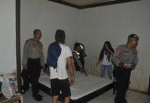 Satu Truk Pasangan Mesum Diamankan TERJARING. Pasangan mesum ini terjaring Operasi Pekat Sabhara Polresta Pontianak, Senin (14/5) dini hari—Ocsya Ade CP