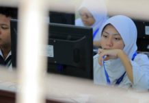 Kemendikbud Tunda Pengumuman Nilai Unas SMP Peserta UNBK SMP di Kaltim beberapa waktu lalu. (Fuad Muhammad/Kaltim Post/Jawa Pos Group)