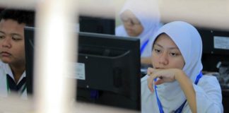 Kemendikbud Tunda Pengumuman Nilai Unas SMP Peserta UNBK SMP di Kaltim beberapa waktu lalu. (Fuad Muhammad/Kaltim Post/Jawa Pos Group)