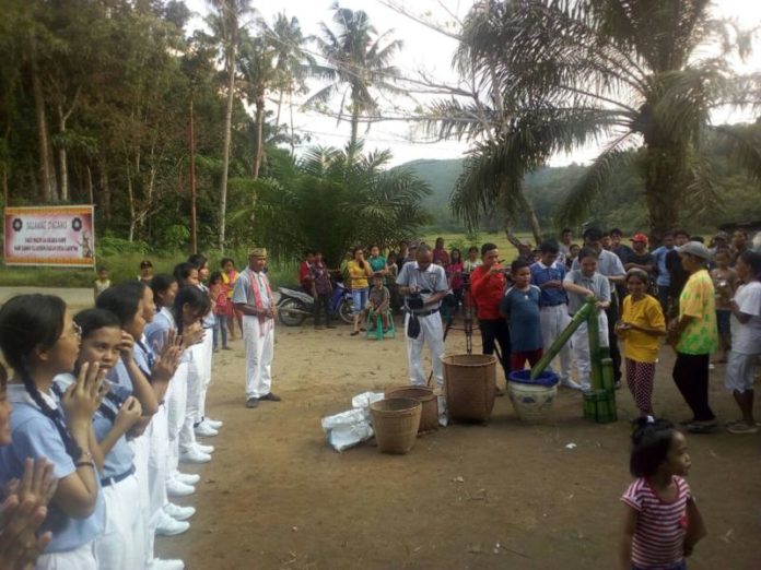 Yayasan Buddha Tzu Chi Kantor Penghubung Singkawang selenggarakan Bhakti sosial pendampingan pertanian dan kesehatan di Desa Chaonk Kecamatan Mempawah Hulu Kabupaten Landak, Minggu (6/5)