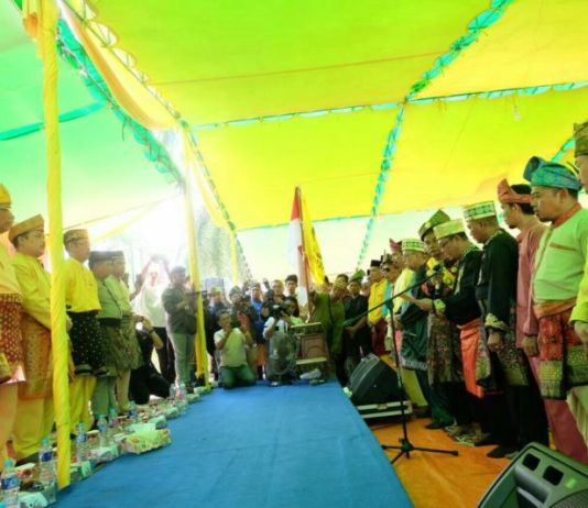 Persatuan Melayu dan Raja-raja se-Kalbar Siap Dukung dan Menangkan Midji-Norsan Persatuan Melayu dan Raja-raja se-Kalbar saat mendeklarasikan dukungan untuk Midji-Norsan di Mempawah (Kang Enchus for Equator).