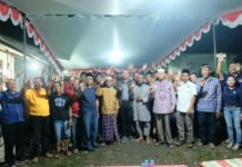 Di Kecamatan Bengkayang, Ini yang Diharapkan Masyarakat pada Midji-Norsan Calon Gubernur Kalbar nomor urut tiga Sutarmidji bersama masyarakat (Kang Enchus for Equator).