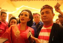 Karolin Ajak  Perangi Aksi Terorisme Pasangan calon Gubernur Kalbar Karolin Margret Natasa-Suryadman Gidot.