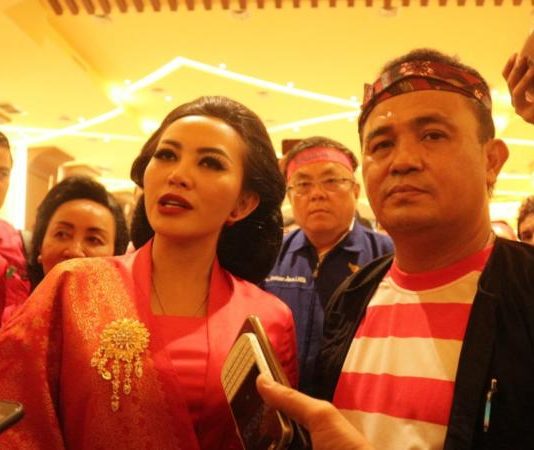 Karolin – Gidot Tegaskan Siap Bangun Kalbar Hebat Yang Ramah Lingkungan Pasangan calon Gubernur Kalbar Karolin Margret Natasa-Suryadman Gidot.