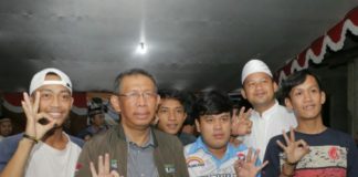 Bangun Pelabuhan Internasional, Ria Norsan: Yang Lain Baru Mimpi, Kita Sudah Mulai Calon gubernur nomor urut 3 sedang bersosialisasi dengan masyarakat bengkayang.