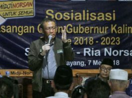 Calon gubernur nomor urut 3 sedang bersosialisasi dengan masyarakat bengkayang.