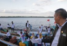 Nelayan Ketapang: Kami Hadir untuk Bertemu dan Mendukung Sutarmidji Jadi Gubernur Nelayan datang dari pulau-pulau sekitar ketapang untuk dukung sutarmidji