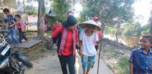 Karolin Siap Tuntaskan Pembangunan Jalan di Pedalaman Kalbar