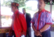 Pasangan Petahana Tiba di Tempat Debat Pasangan calon petahana tiba di lokasi debat kandidat