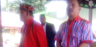 Pasangan Petahana Tiba di Tempat Debat Pasangan calon petahana tiba di lokasi debat kandidat