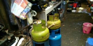 Pelaku Usaha Masih Gunakan LPG Subsidi Gas subsidi tiga kilogram masih ditemukan saat tim monitoring dari PT. Pertamina dan Dinas Koperasi Usaha Mikro dan Perdagangan Pontianak melakukan sidak. (warga for Equator).