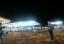 Ini Pesan Sutarmidji pada Masyarakat Kendawangan Calon Gubernur Kalbar nomor urut tiga Sutarmidji bersama masyarakat Kendawangan. (Kang Enchus for Equator).