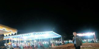 Ini Pesan Sutarmidji pada Masyarakat Kendawangan Calon Gubernur Kalbar nomor urut tiga Sutarmidji bersama masyarakat Kendawangan. (Kang Enchus for Equator).