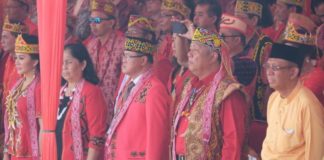 Sutarmidji Hadir di Pekan Gawai Dayak XXXIII, Karolin Ucapkan Terimakasih Calon Gubernur Kalbar nomor urut tiga Sutarmidji menghadiri PGD XXXlll (Kang Enchus for Equator)