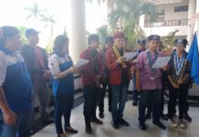 Mahasiswa dan Pemuda Kalbar Desak RUU Terorisme segera Disahkan Aksi Solidaritas. Puluhan masyarakat yang tergabung dalam Aksi Mahasiswa dan Pemuda Kalimantan Barat melakukan aksi solidaritas di halaman Gedung Parlemen Kalbar, Senin (14/5). Zainudin/RK.