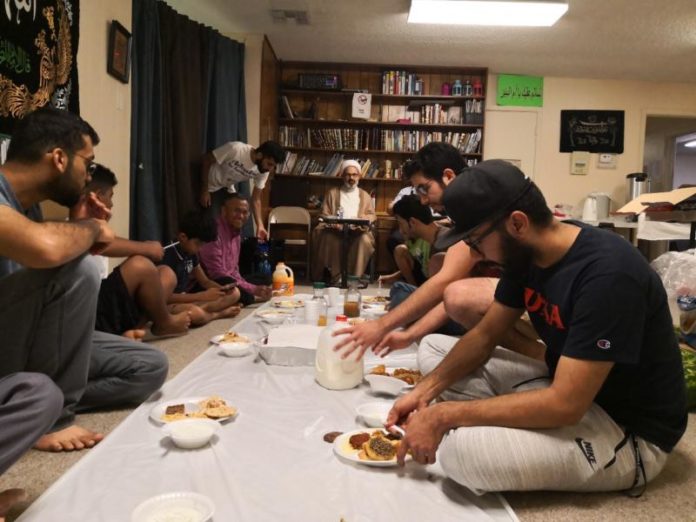 BUKBER. Suasana berbuka puasa di Masjid Hussainiah San Antonio, Texas, Amerika Serikat. Dahlan Iskan Photo