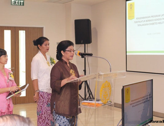 Olahraga Baru Khusus Bagi Pasien Diabetes Tipe II Dokter Spesialis Kedokteran Olahraga dari Fakultas Kedokteran Universitas Indonesia (FKUI) Nani Cahyani dalam promosi Doktor memaparkan hasil penelitiannya. (Humas FKUI)