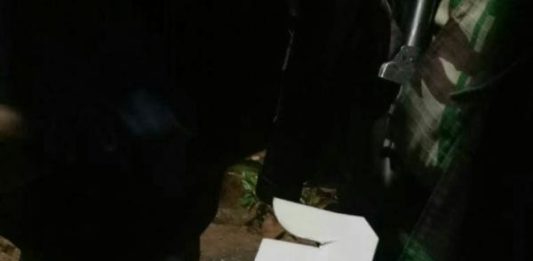 Bawa Amunisi, Dua Warga Malaysia Diamankan AKTIF. Amunisi aktif yang diamankan dari dua warga Malaysia oleh personel Satgas Pamtas di Segumun, Sanggau, Rabu (30/5).Pendam XII/Tpr for RK