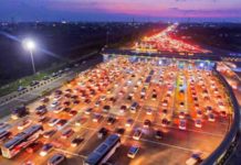 Jumlah Kendaraan Melebihi Prediksi ONE WAY. Suasana gerbang tol Cikarang Utama, polisi telah memberlakukan system satu arah atau one way traffic di tol Jakarta-Cikampek (Japek) dan Cikopo-Palimanan (Cipali). Raka Denny-Jawa Pos