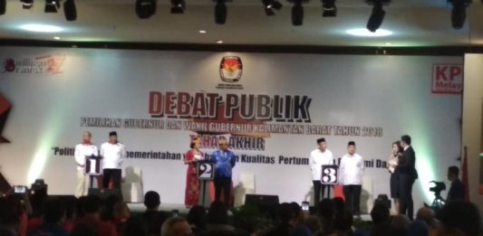 Dihadiri Seribu Orang DEBAT TERAKHIR. Suasana Debat Publik Paslon Gubernur-Wakil Gubernur putaran ketiga di ballroom Hotel Aston Pontianak, Kamis sore (21/6). Rizka Nanda-RK