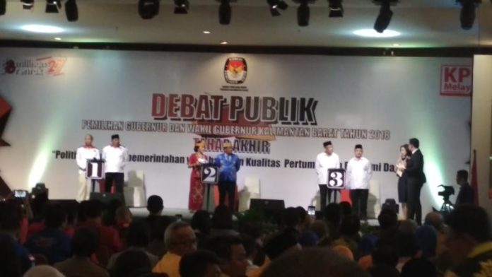 DEBAT TERAKHIR. Suasana Debat Publik Paslon Gubernur-Wakil Gubernur putaran ketiga di ballroom Hotel Aston Pontianak, Kamis sore (21/6). Rizka Nanda-RK