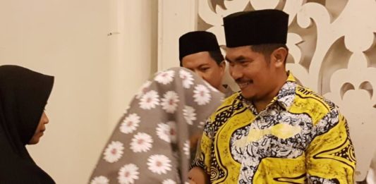 Golkar Optimis Menang Pemilu Legislatif 2019 Santuni Anak Yatim. Ketua DPD Partai Golkar Kubu Raya, H Suharso, S.IP memberikan santunan kepada anak yatim piatu se-Kubu Raya. Usai melaksanakan acara buka puasa bersama keluarga besar DPD Partai Golkar Kubu Raya di Hotel Randayan, Minggu (10/6). Andry Soe/Rakyat Kalbar