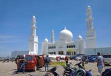 Masjid Oesman Al Khair jadi Objek Wisata Religi Megah Nan Indah. Masjid Agung Oesman Al Khair terlihat megah dan indah dipandang. Masjid ini menjadi kebanggaan muslim Kayong Utara. Warga for Rakyat Kalbar