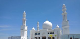 Masjid Oesman Al Khair jadi Objek Wisata Religi Megah Nan Indah. Masjid Agung Oesman Al Khair terlihat megah dan indah dipandang. Masjid ini menjadi kebanggaan muslim Kayong Utara. Warga for Rakyat Kalbar