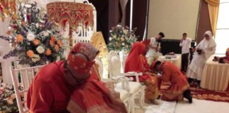 Nahan Haru, H Rusman Ali Berlinang Air Mata Merestui. Bupati Kubu Raya, H Rusman Ali merestui pernikahan putri semata wayangnya, dr Dhea Larasati, MARS dengan AKP Dheni Saputra, SIK yang diiringi tetesan air mata bahagia. Humas for Rakyat Kalbar