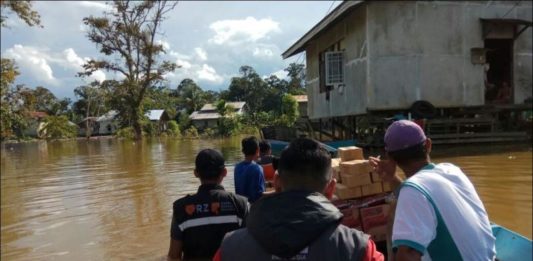 Relawan Nusantara Berbakti untuk Negeri Siaga Banjir. Relawan Nusantara melakukan kegiatan siaga banjir di Kabupaten Kapuas Hulu, Desember 2017. Relawan Nusantara for Rakyat Kalbar