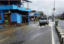 Fungsi Drainase Perkotaan Buruk GENANGAN. Ruas Jalan Lintas Selatan dan pemukiman warga di Kedamin terendam setelah diguyur hujan beberapa hari lalu. Dok