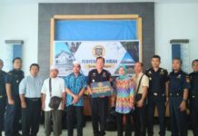 Barang Milik Negara Senilai Rp10 Juta HASIL PENINDAKAN. Bea Cukai Entikong menyerahkan barang hasil penindakan kepada sejumlah yayasan di perbatasan Entikong dan Sekayam, Kamis (7/6). Bea Cukai Entikong