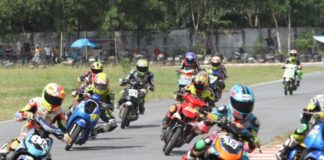Mendekatkan Diri dengan Masyarakat Kalbar PEMBALAP. Para pembalap motor matic tengah bersaing kecepatan di Sirkuit Taman Pasir Panjang Singkawang, belum lama ini—Ocsya Ade CP