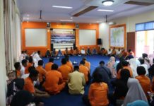 Siaga Lebaran, Kantor SAR Pontianak Terjunkan 105 Personel BUKBER. Personel Kantor Pencarian dan Pertolongan Pontianak berbuka puasa bersama di markasnya Selasa (5/6) —Humas SAR Pontianak for RK