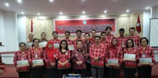 “Tanggal Merah”, RSUD Tetap Buka FOTO BERSAMA. Plt Bupati Landak Herculanus Heriadi bersama jajaran SKPD di lingkungan Pemkab Landak, Jumat (8/6). Humas Pemkab Landak for Rakyat Kalbar