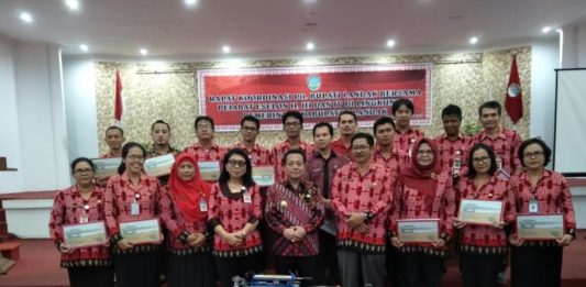 “Tanggal Merah”, RSUD Tetap Buka FOTO BERSAMA. Plt Bupati Landak Herculanus Heriadi bersama jajaran SKPD di lingkungan Pemkab Landak, Jumat (8/6). Humas Pemkab Landak for Rakyat Kalbar
