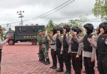 Bripka Imelda Itasari: Hamil Bukan Halangan untuk Bertugas SEMANGAT. Personel Polres Sintang dan Kodim 1205/Sintang menunjukkan semangatnya sebelum bertugas saat pengarahan di depan Mapolres Sintang, Rabu (27/6)—Polisi for RK