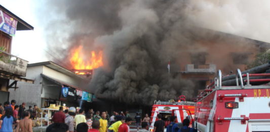 Warning Kebakaran Saat Lebaran KEBAKARAN. Salah satu rumah warga Sekadau yang terbakar, beberapa waktu lalu. Abdu Syukri