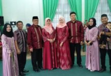 Gara-gara Pilkada, Silaturahmi Jangan Terputus OPEN HOUSE. Mahmudah ketika menggelar open house Idul Fitri di kediaman jabatan Wali Kota Pontianak di Jalan Abdurrahman Saleh, Jumat (15/5). Humas Pemkot for RK