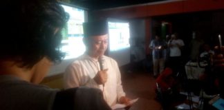 Edi Kamtono Nyatakan Kemenangannya PIDATO KEMENANGAN. Edi Rusdi Kamtono memberikan pidato kemenangannya di Gang Casa Paris Jalan Parit H Huzin 2, Pontianak, Rabu (27/6) malam. Gusnadi-RK