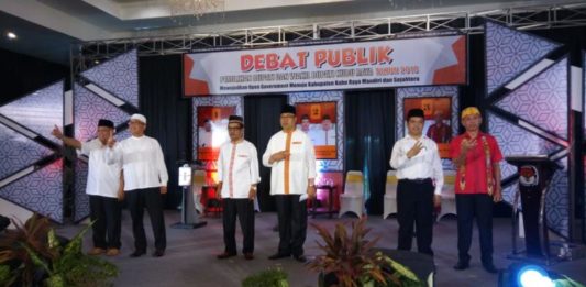 Diharapkan Jadi Pertimbangan Pemilih PILKADA KUBU RAYA. Suasana debat kandidat Bupati-Wakil Bupati Kubu Raya yang berlangsung di Gardenia Resort, Rabu (20/6). Syamsul Arifin-RK