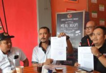 Panwaslu Tetapkan sebagai Pelanggaran Administrasi Panwaslu menggelar konfrensi pers terkait penanganan laporan dugaan DPT ganda di sekretariat Panwaslu, Selasa (26/6)—Kiram Akbar