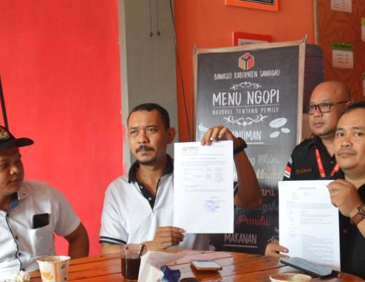 Panwaslu Tetapkan sebagai Pelanggaran Administrasi Panwaslu menggelar konfrensi pers terkait penanganan laporan dugaan DPT ganda di sekretariat Panwaslu, Selasa (26/6)—Kiram Akbar