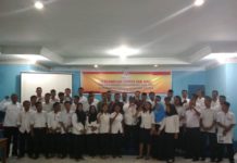 Awasi Kemungkinan Pemilih Gelap PEMILIH GELAP. Ketua Panwaslu Kabupaten Sekadau, Nur Soleh foto bersama Petugas Pengawas TPS disela pelantikan, Sabtu (2/6). Pengawas TPS akan memantau potensi pemilih gelap selama masa pencoblosan Pemilihan Gubernur-Wakil Gubernur Kalbar, 27 Juni 2018 mendatang. Panwaslu Sekadau for Rakyat KalbarTeks: Abdu Syukri