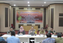 Kapolresta Belum Beri Rekomendasi Takbir Keliling RAKOR. AKBP Wawan Kristyanto (tengah) bersama lainnya melaksanakan Rakor Lintas Sektoral Operasi Kepolisian Ketupat Kapuas 2018 di Aula Mapolresta Pontianak, Selasa (5/6). Maulidi Murni-RK