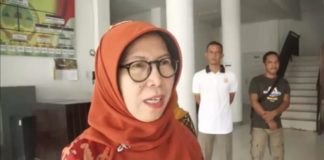 Objek Wisata Pantai Pulau Datok Berhias Sampah Sekda Kayong Utara, Dra Hj Hilaria Yusnani