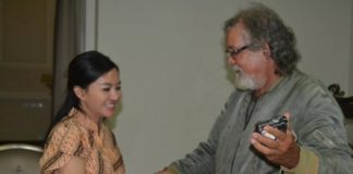 Wartawan Asing Ini Terkesan Keramahan Karolin James dan Karolin saat berjumpa pertamakalinya di Kota Pontianak, Kalimantan