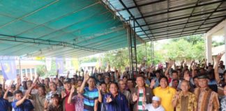 Telusuri Ratusan KIlometer Jalan Rusak, Sutarmidji Penuhi Silaturahim dengan Masyarakat Merangkai Calon Gubernur Kalbar nomor urut tiga Sutarmidji (Kang Enchus for Equator)